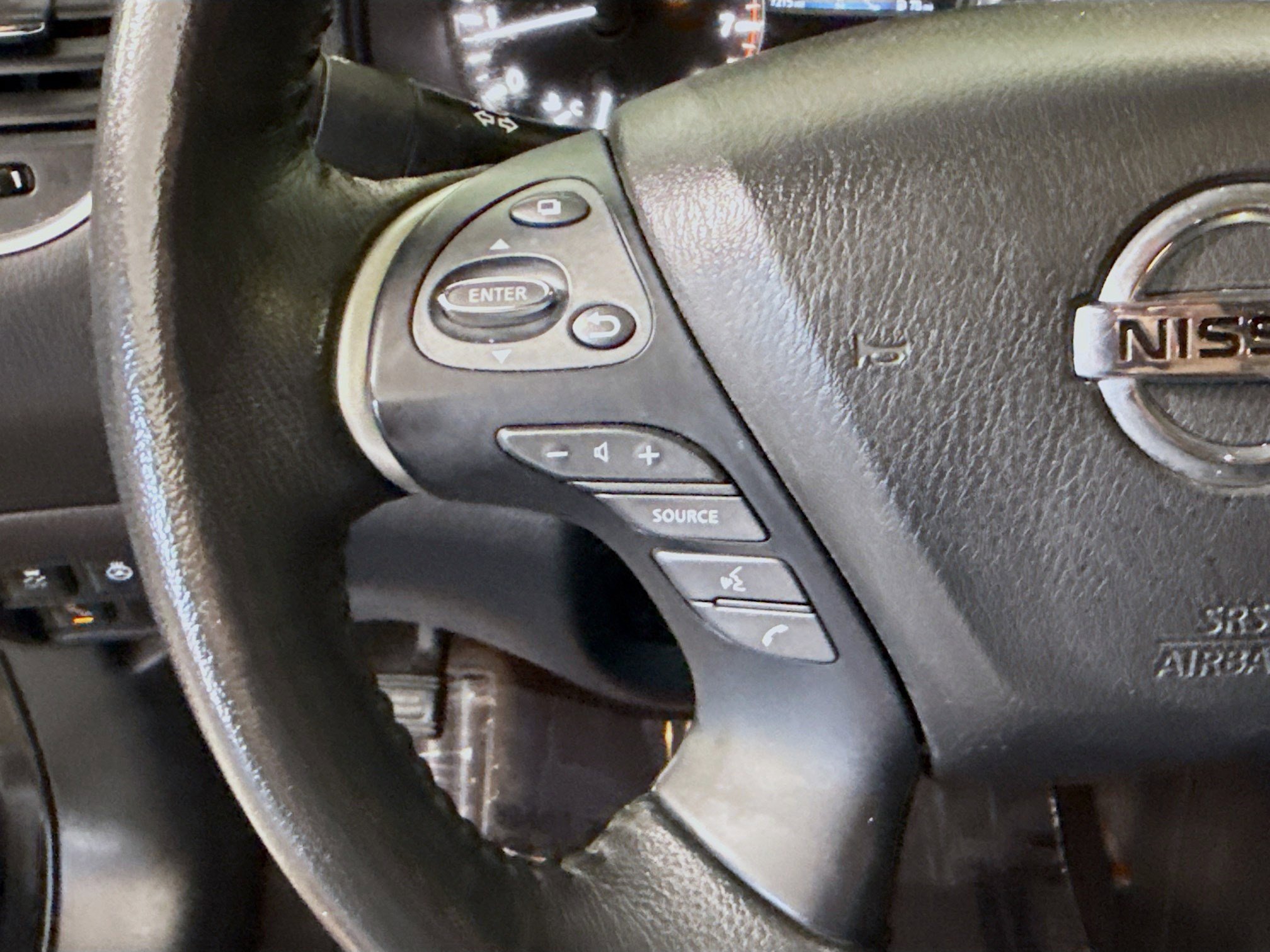 Used 2020 Nissan Pathfinder SL image 14