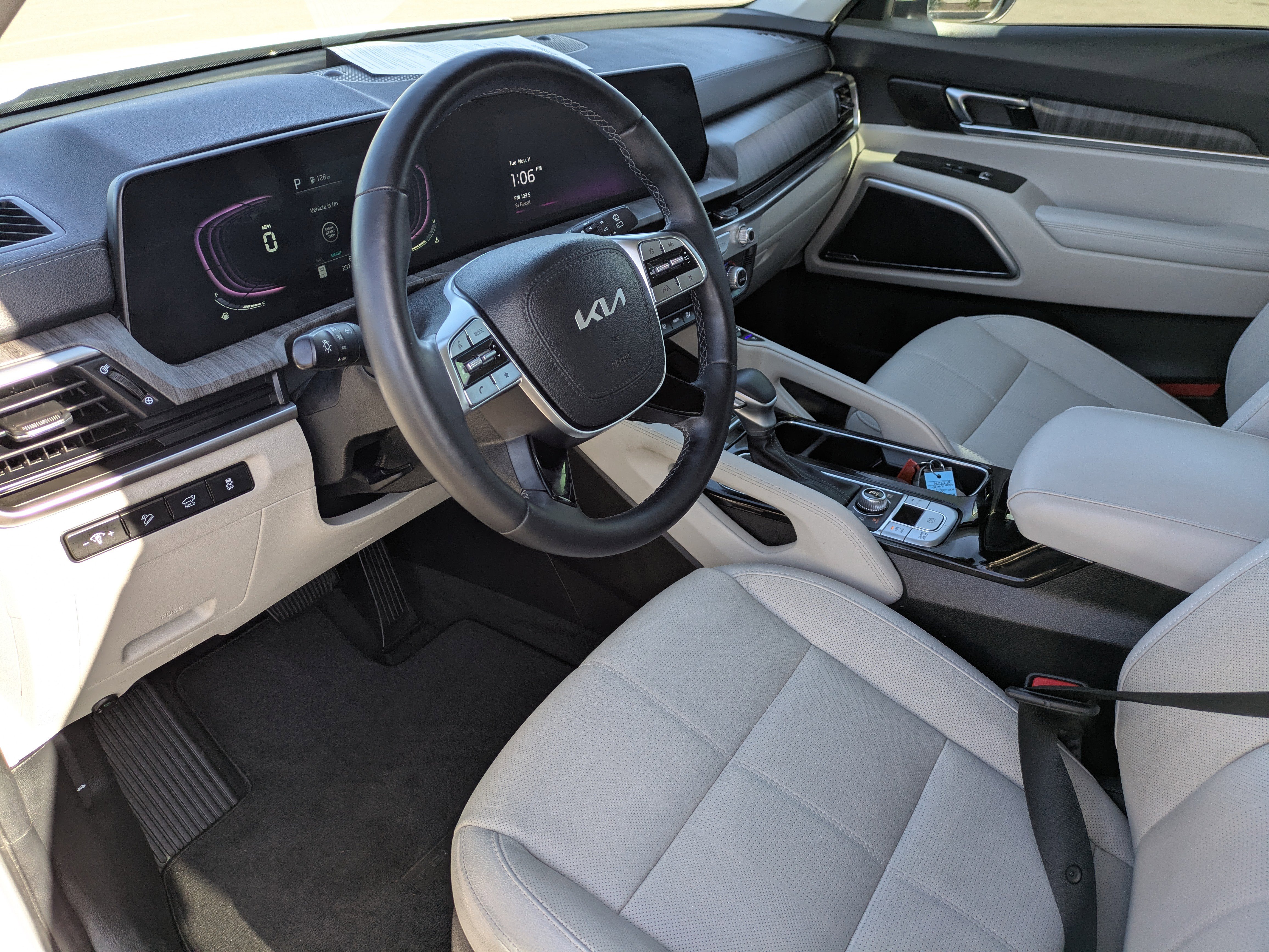 Used 2024 Kia Telluride EX w/ EX Captain's Chair Package image 25