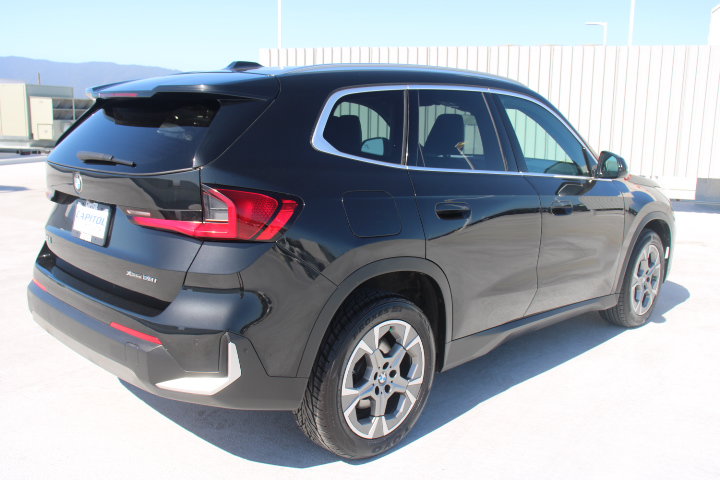 Used 2023 BMW X1 xDrive28i w/ Convenience Package AWD/4WD image 3