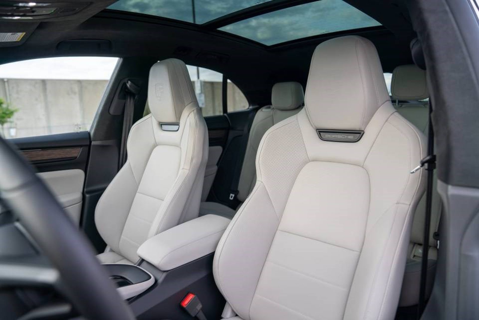 New 2026 Porsche Macan Turbo Electric AWD/4WD image 5
