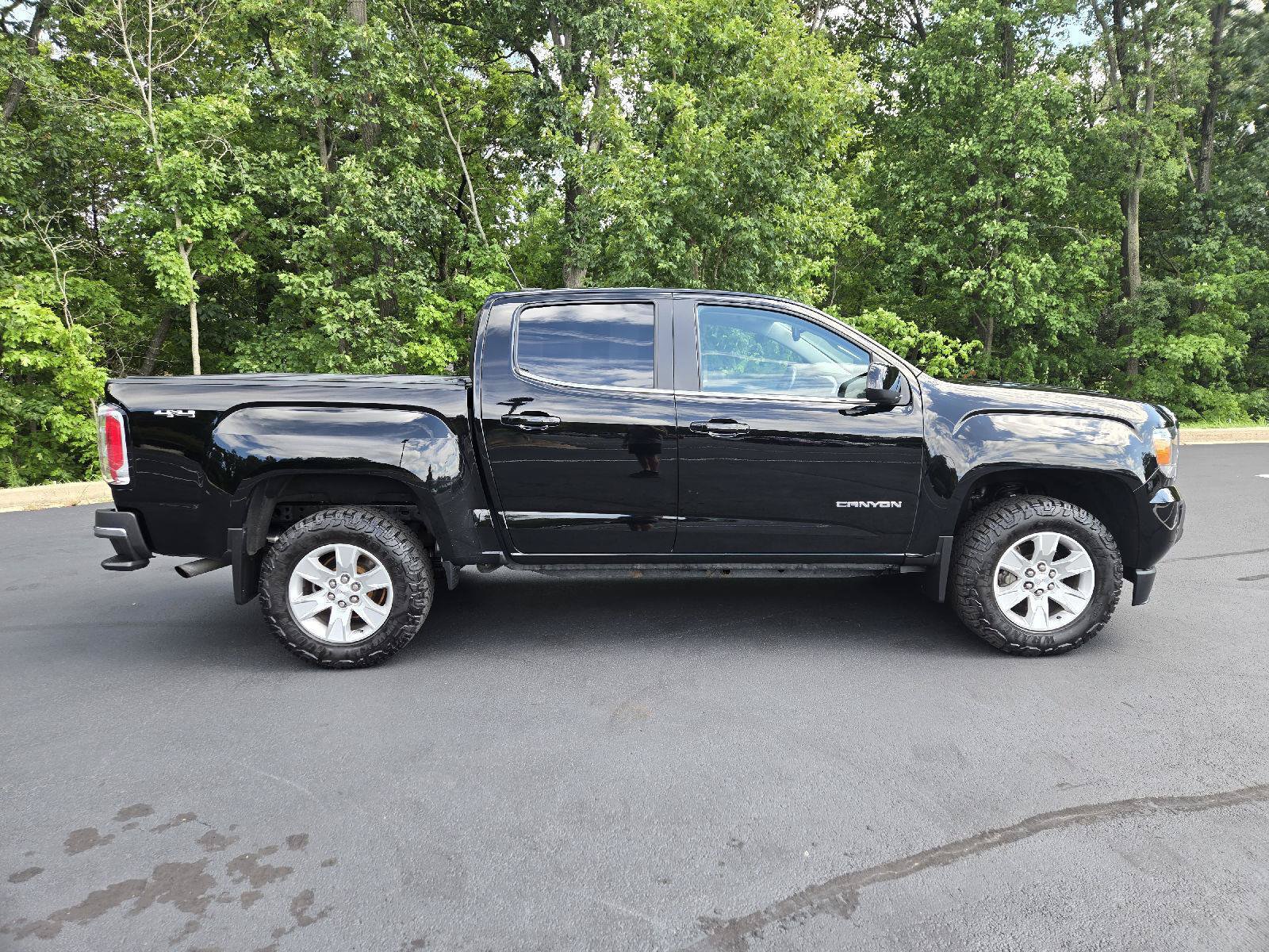 Used 2017 GMC Canyon SLE w/ SLE Convenience Package AWD/4WD image 2