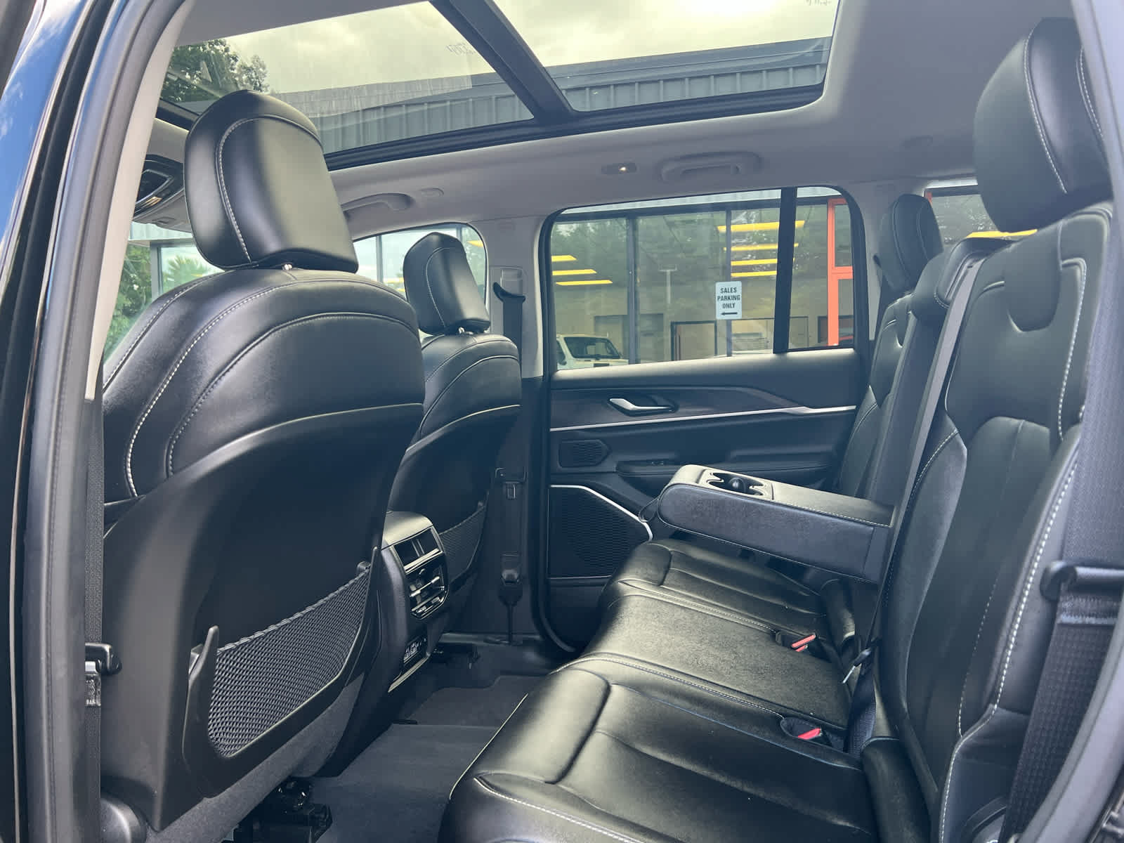 Used 2023 Jeep Grand Cherokee 4WD 4xe image 10