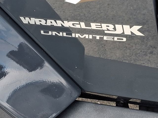 Used 2018 Jeep Wrangler Unlimited Sahara w/ Connectivity Group image 28