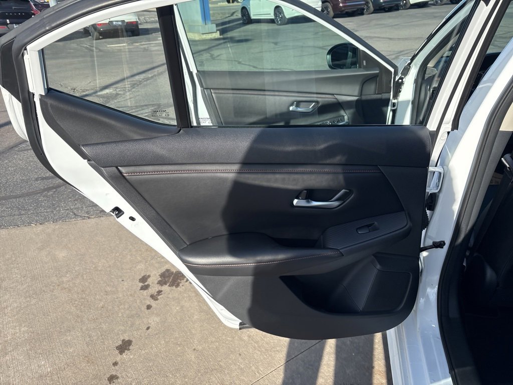 Used 2021 Nissan Sentra SR w/ SR Premium Package image 35