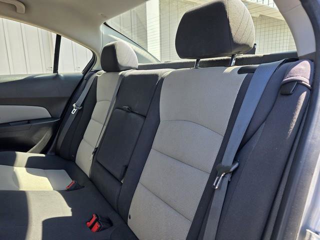 Used 2014 Chevrolet Cruze LS image 13