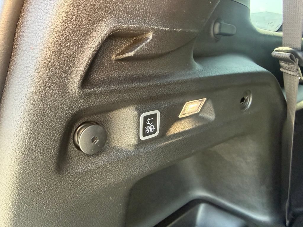Used 2024 Jeep Grand Cherokee L Altitude AWD/4WD image 55