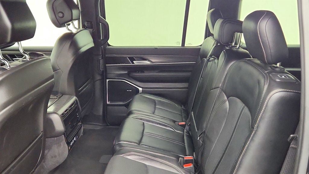 Used 2023 Jeep Wagoneer Series III w/ Convenience Group I AWD/4WD image 20