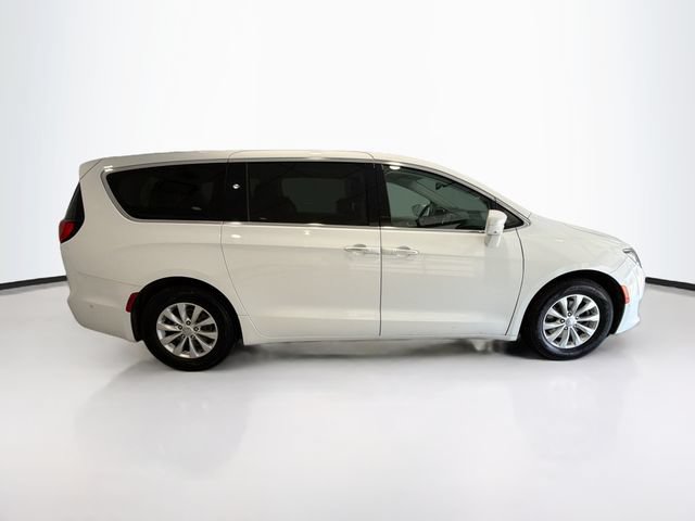 Used 2019 Chrysler Pacifica Touring Plus w/ Advanced Safetytec Group FWD image 8