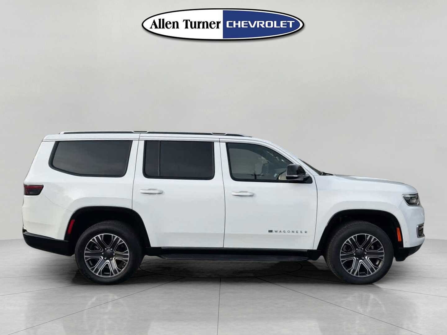 Used 2024 Jeep Wagoneer Series II w/ Flexible Seating Group image 3