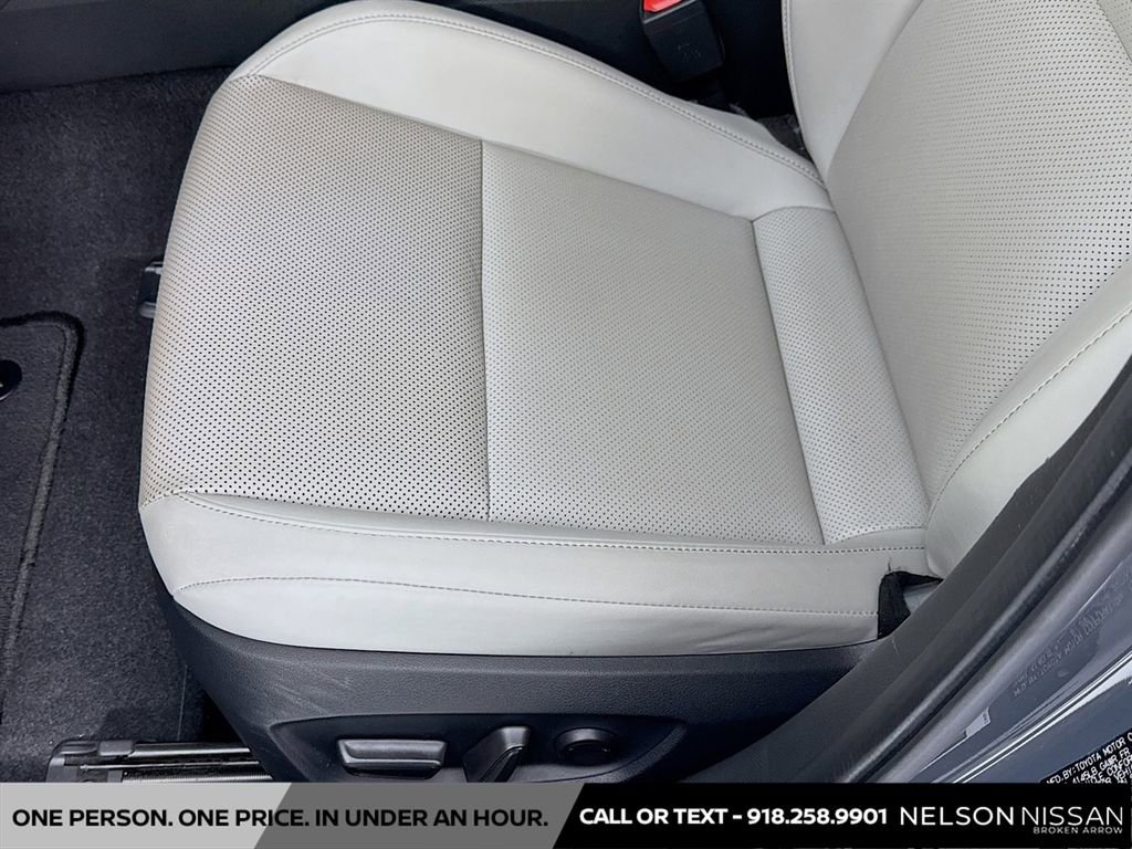 Used 2024 Toyota Prius XLE FWD image 19