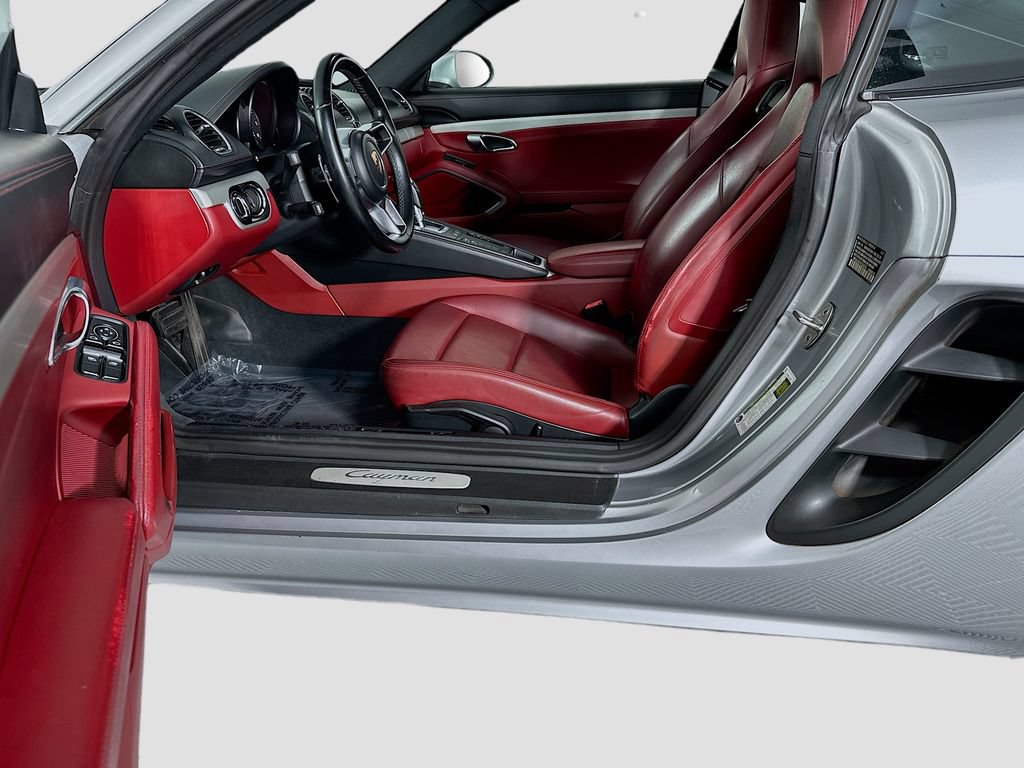 Used 2019 Porsche 718 Cayman RWD image 4