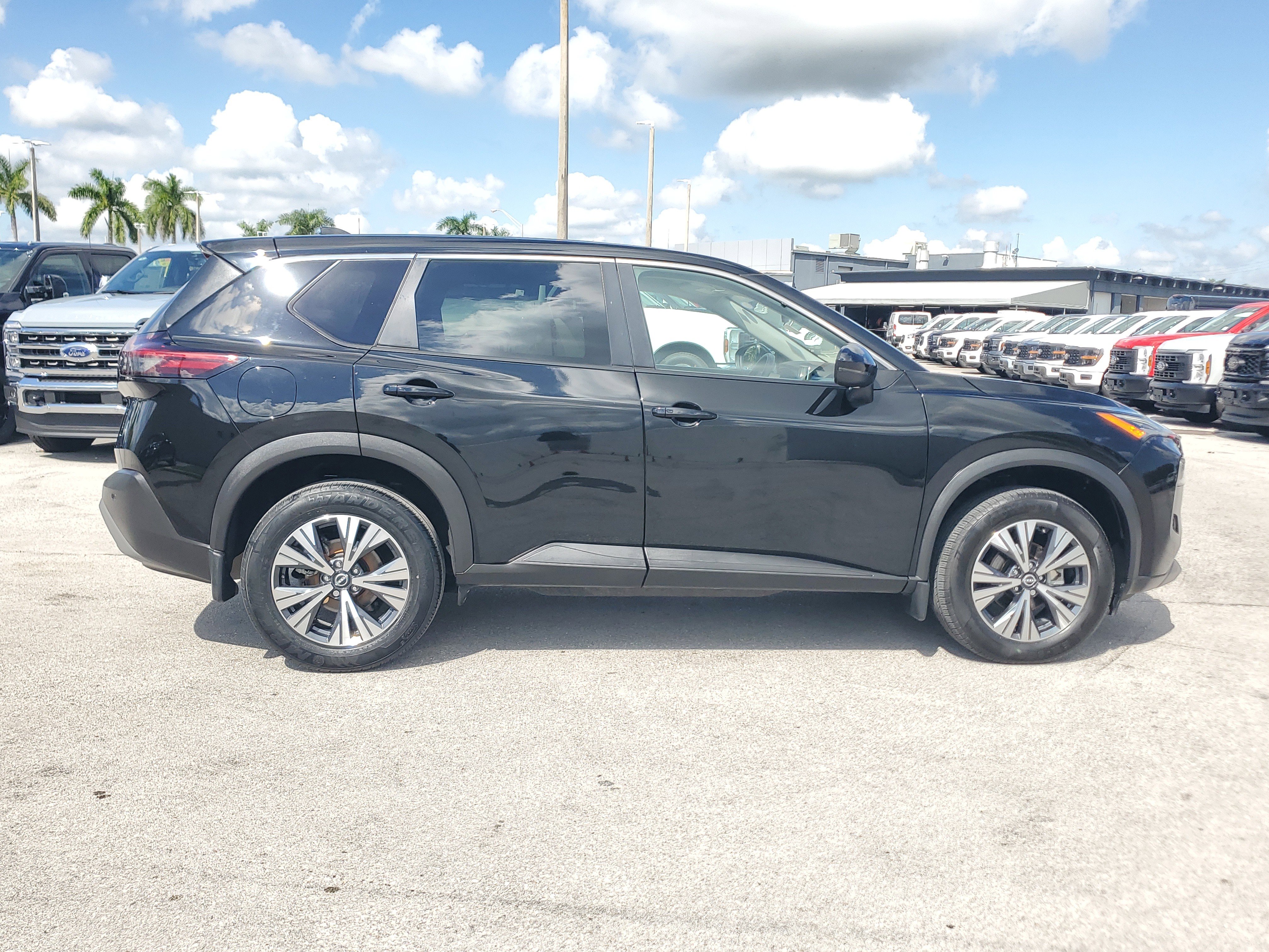Used 2022 Nissan Rogue SV image 8