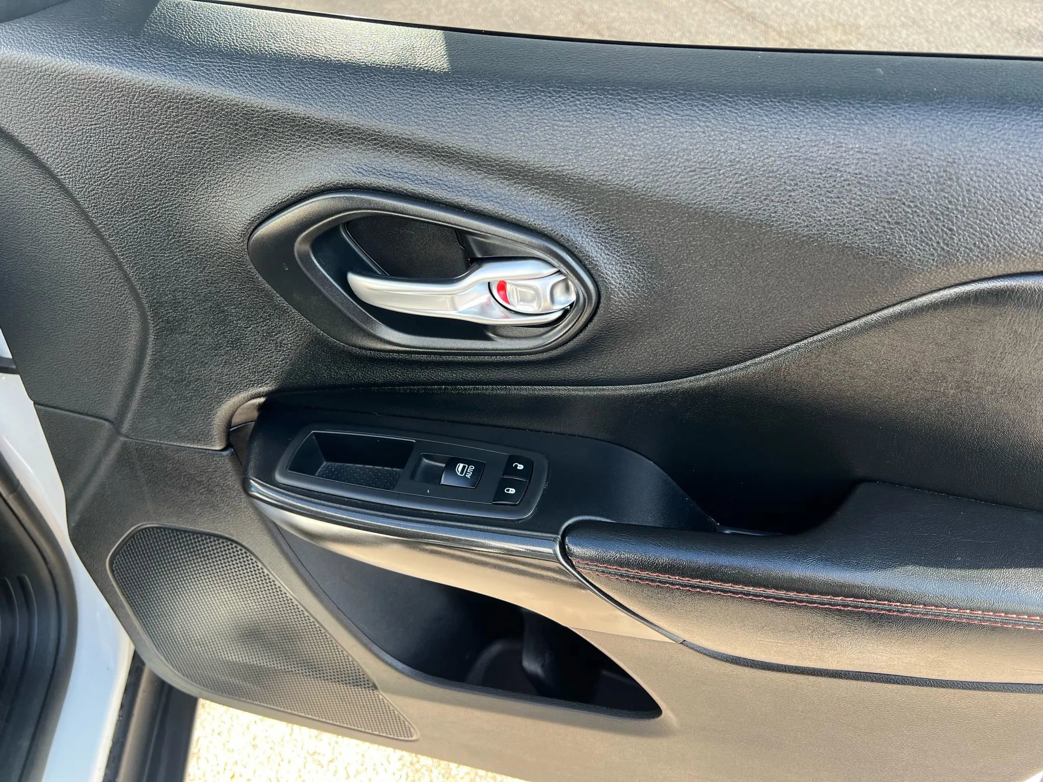 Used 2020 Jeep Cherokee Trailhawk w/ Cold Weather Group image 21