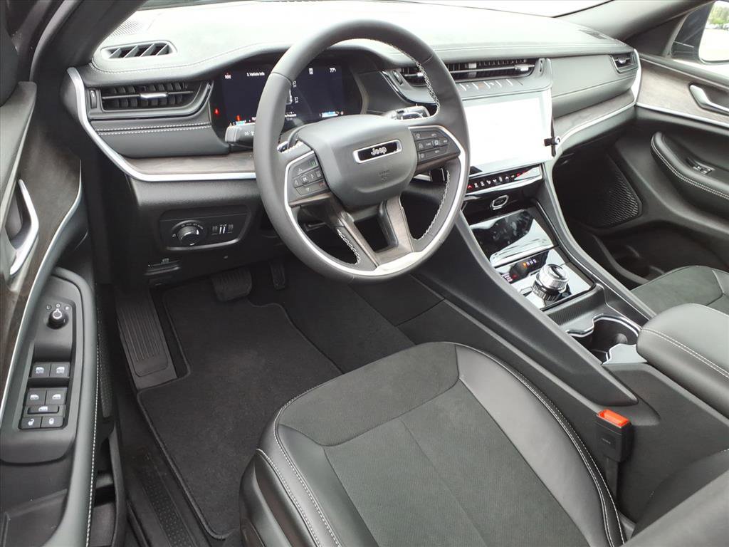 New 2026 Jeep Grand Cherokee Altitude image 14