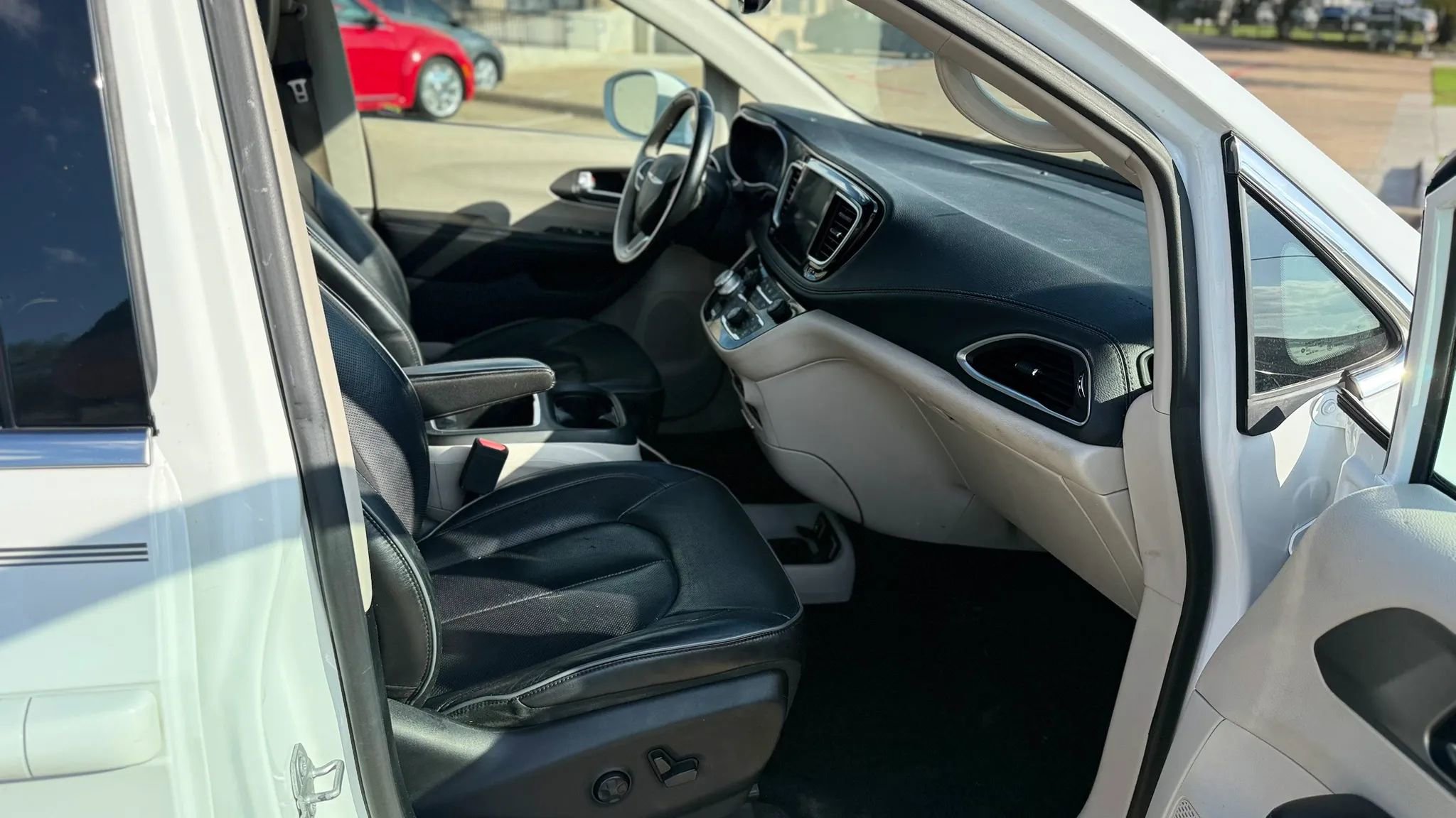 Used 2018 Chrysler Pacifica Limited image 12