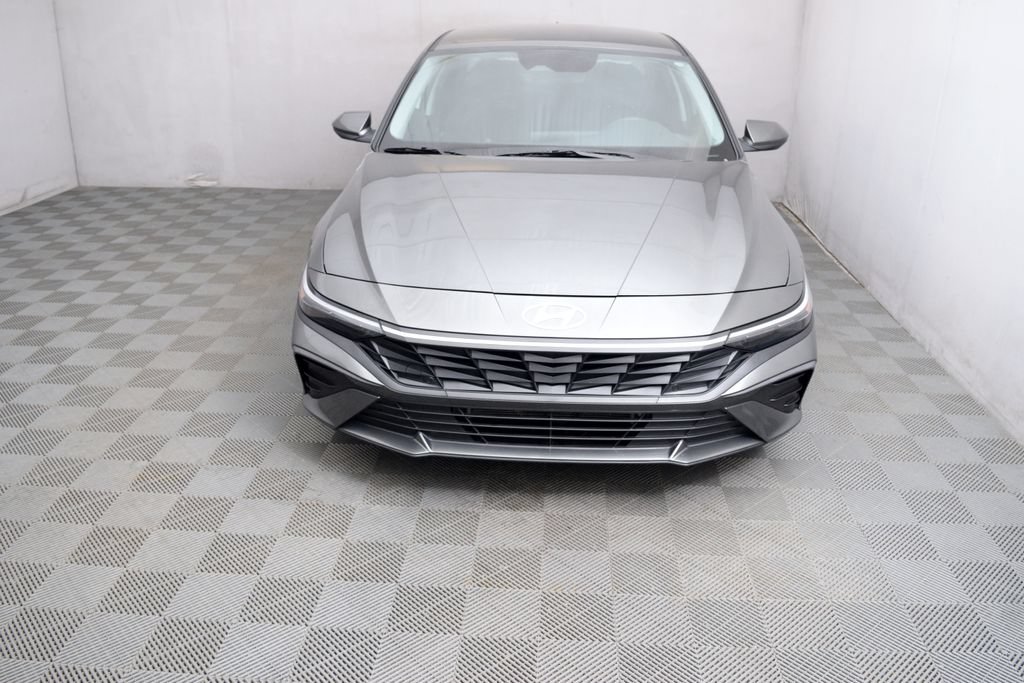 Used 2024 Hyundai Elantra Blue FWD image 2