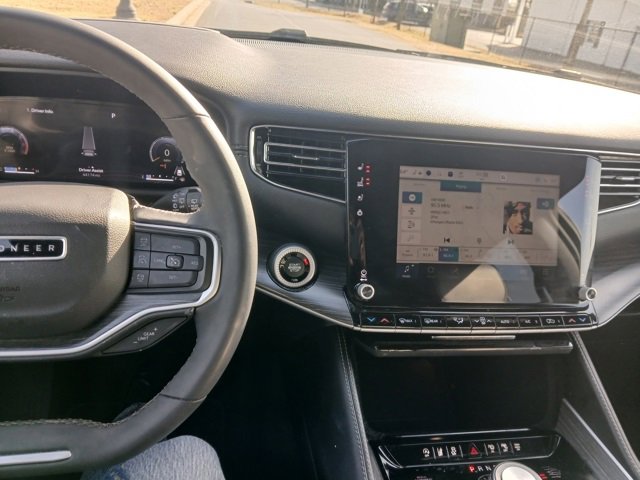 Used 2023 Jeep Wagoneer Series III w/ Premium Group I image 30