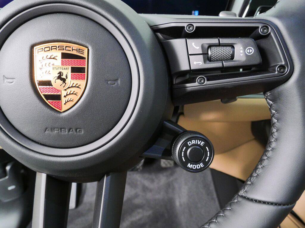New 2026 Porsche Cayenne Coupe AWD/4WD image 11