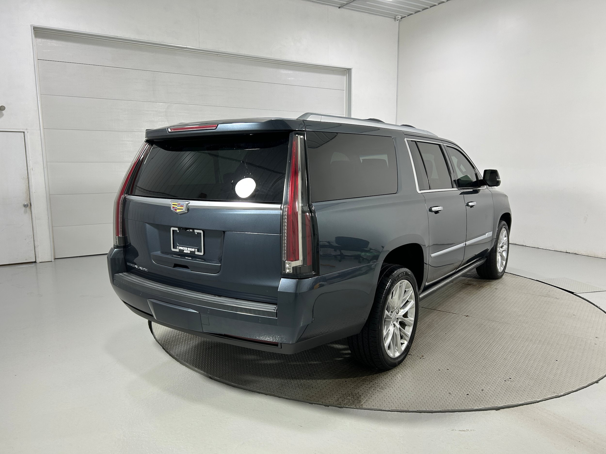 Used 2019 Cadillac Escalade ESV Platinum AWD/4WD image 43