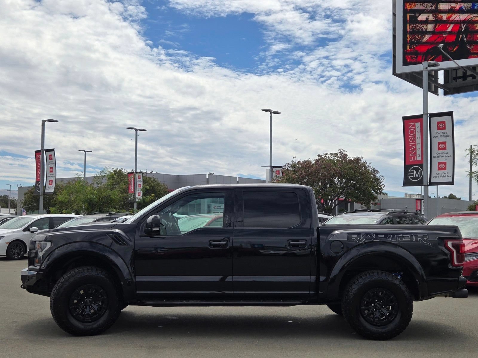 Used 2017 Ford F150 Raptor w/ Equipment Group 802A Luxury AWD/4WD image 4
