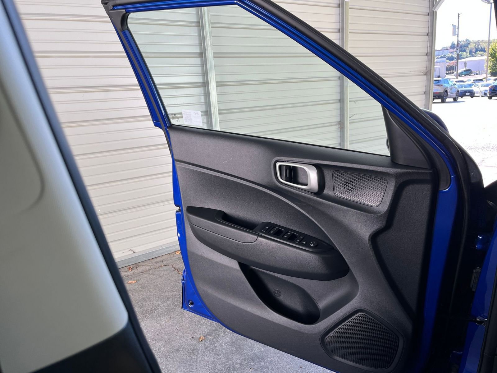 Used 2025 Hyundai Venue SEL image 18