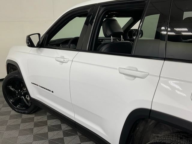 Used 2023 Jeep Grand Cherokee Altitude AWD/4WD image 38