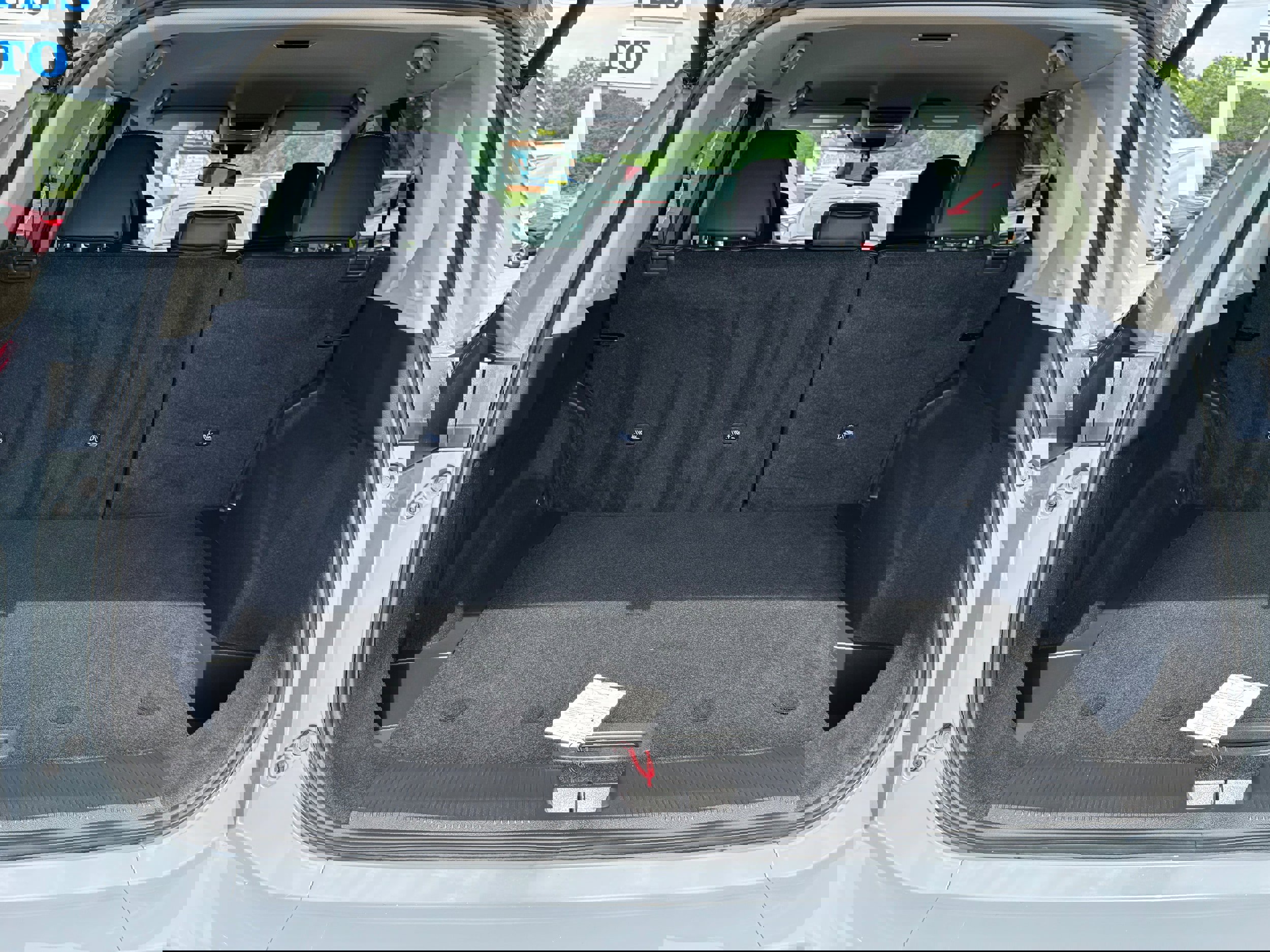 Used 2025 Nissan Rogue SV image 8