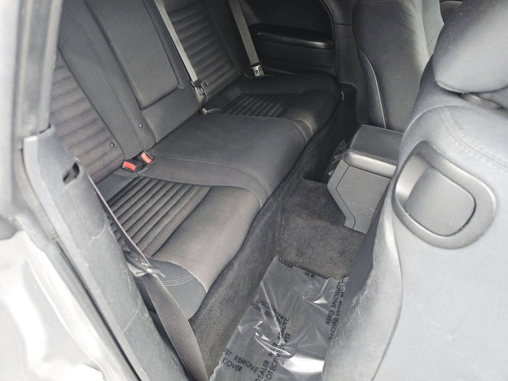Used 2014 Dodge Challenger SXT image 5
