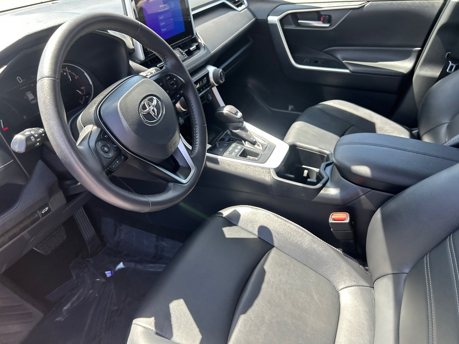 Used 2025 Toyota RAV4 XLE Premium AWD/4WD image 21