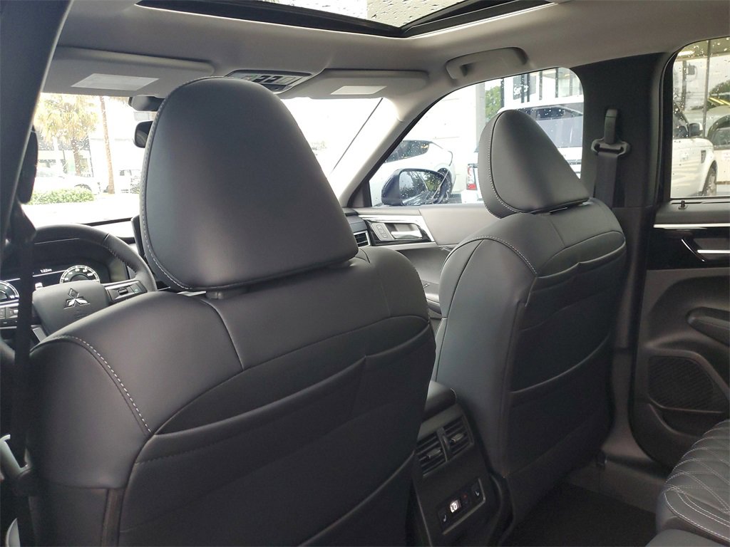 New 2025 Mitsubishi Outlander SEL image 11