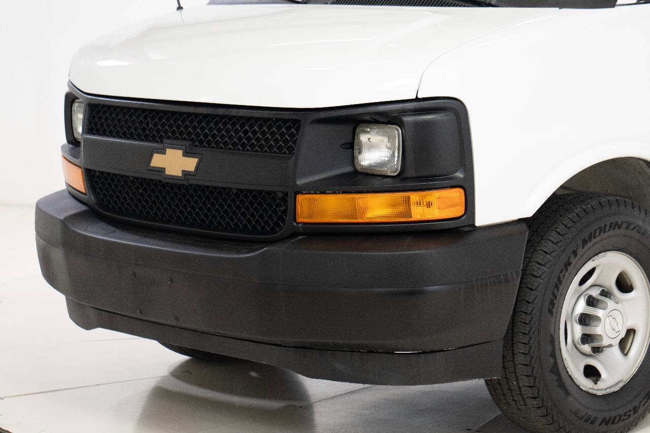 Used 2017 Chevrolet Express 2500 image 9