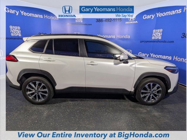 Used 2022 Toyota Corolla Cross XLE image 5