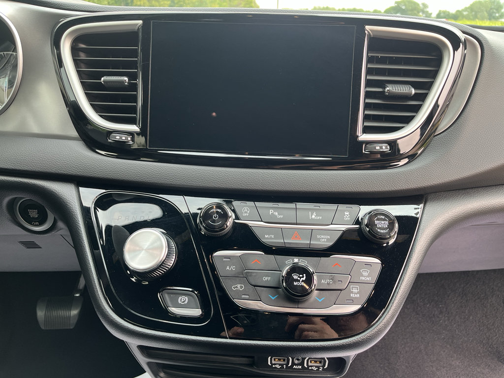 Used 2025 Chrysler Pacifica Select FWD image 20