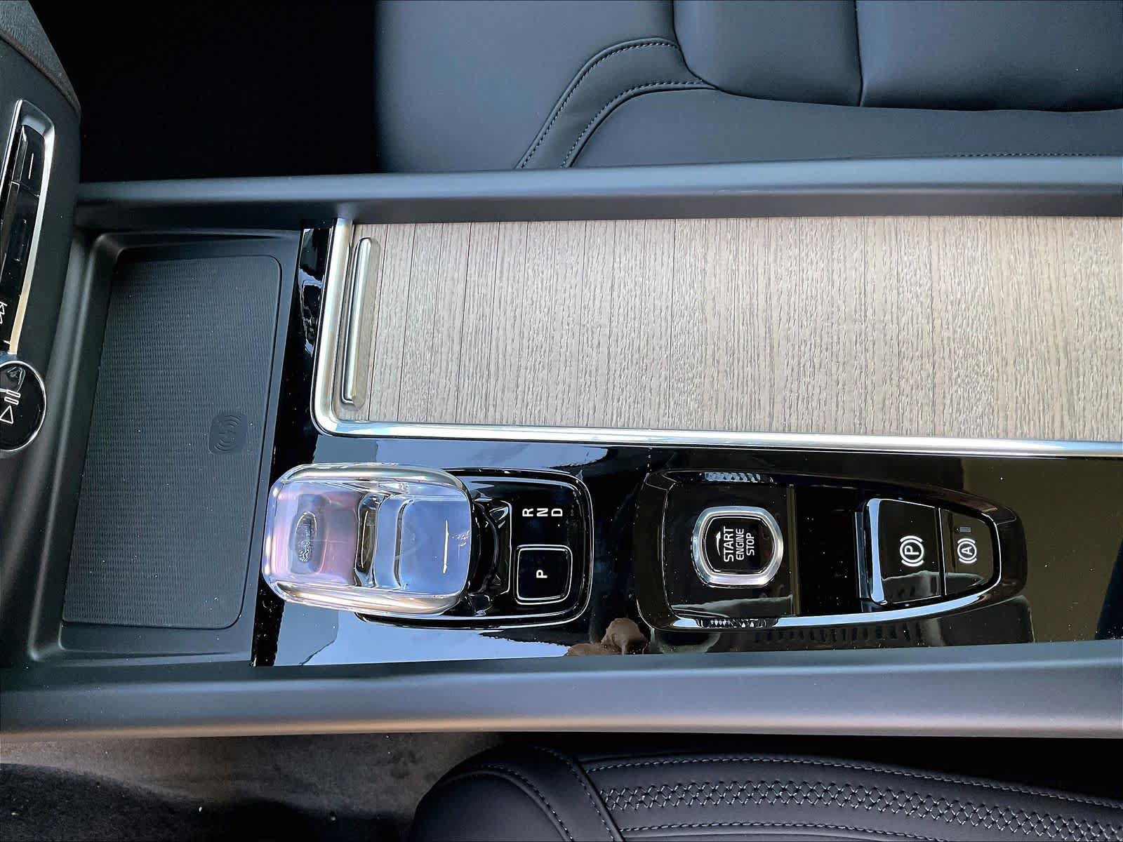 New 2026 Volvo XC60 T8 Plus w/ Climate Package PRO AWD/4WD image 10
