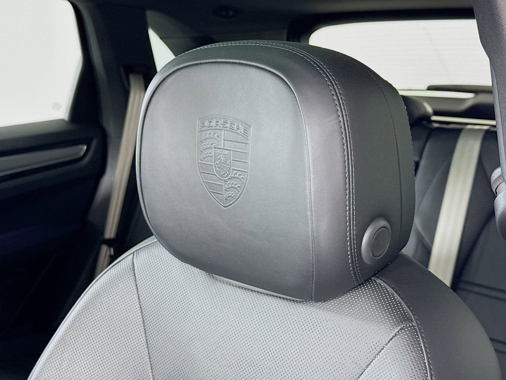 Certified 2023 Porsche Cayenne Platinum Edition AWD/4WD image 15