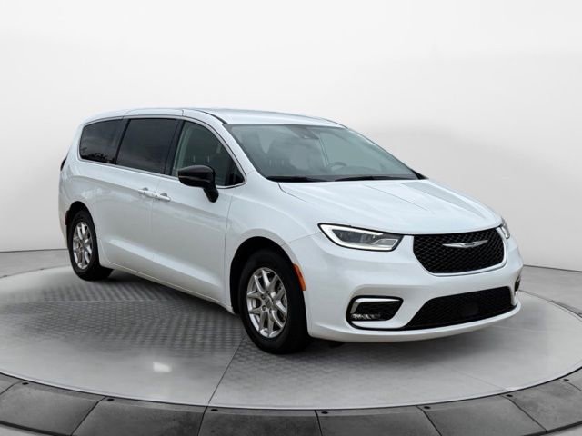 Used 2024 Chrysler Pacifica Touring-L FWD image 1
