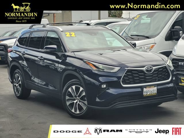 Used 2022 Toyota Highlander XLE FWD image 1