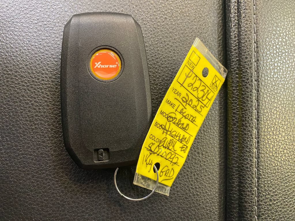 Used 2025 Toyota Grand Highlander FWD image 45