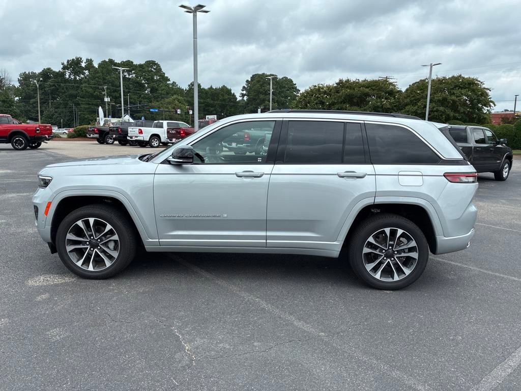 New 2025 Jeep Grand Cherokee Overland w/ Luxury Tech Group IV AWD/4WD image 2