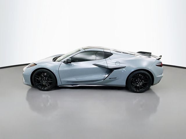 Used 2024 Chevrolet Corvette Z06 RWD image 4