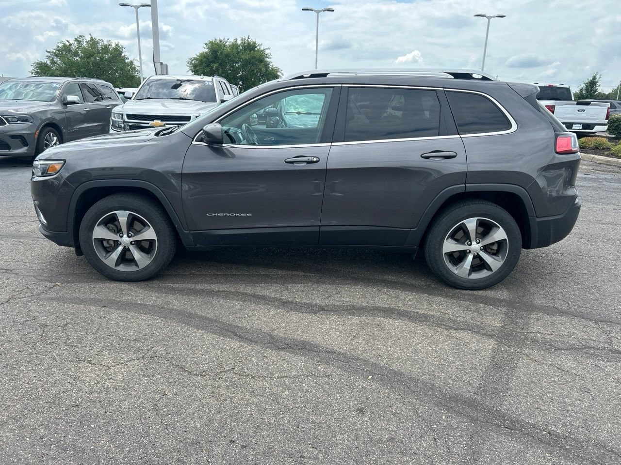 Used 2019 Jeep Cherokee Limited AWD/4WD image 6