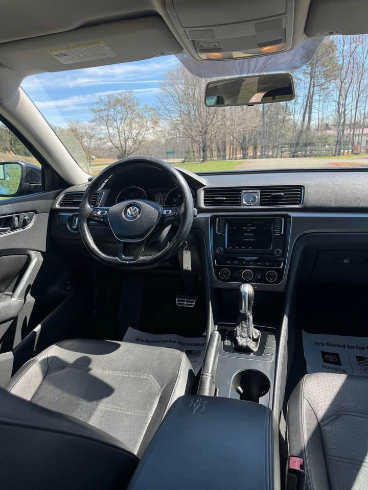 Used 2017 Volkswagen Passat 1.8T R-Line FWD image 7
