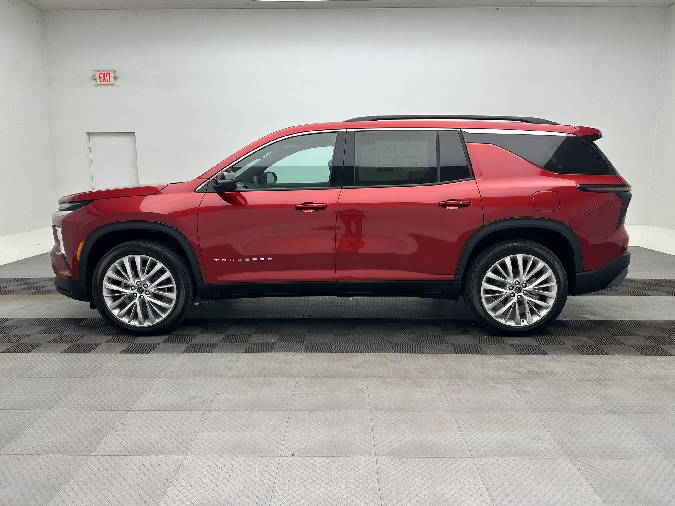 New 2027 Chevrolet Traverse LT w/ LPO, Floor Liner Package AWD/4WD image 2