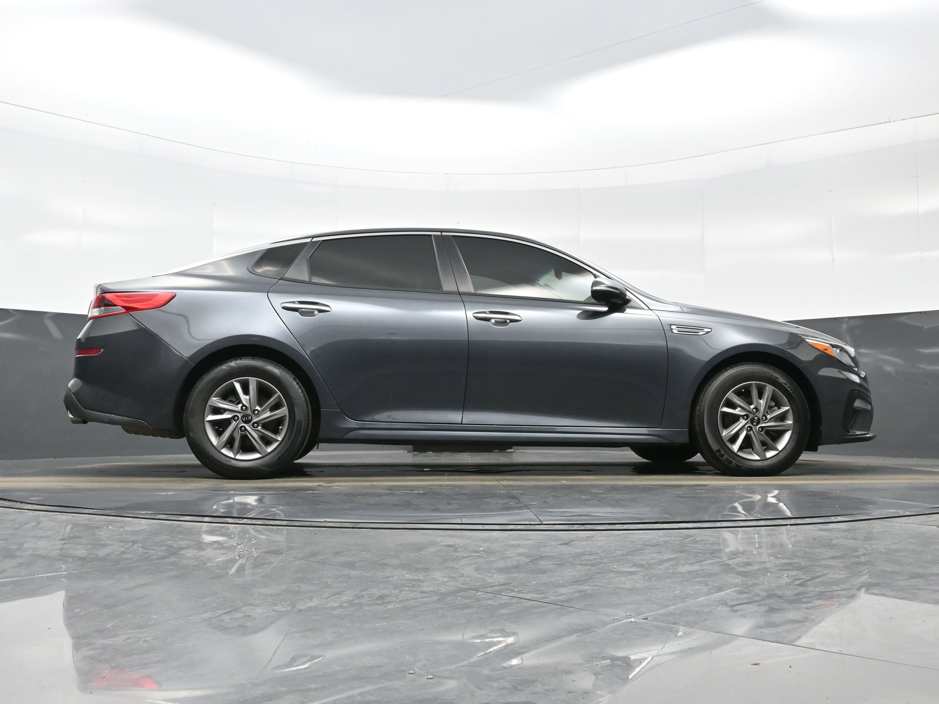 Used 2020 Kia Optima LX image 28