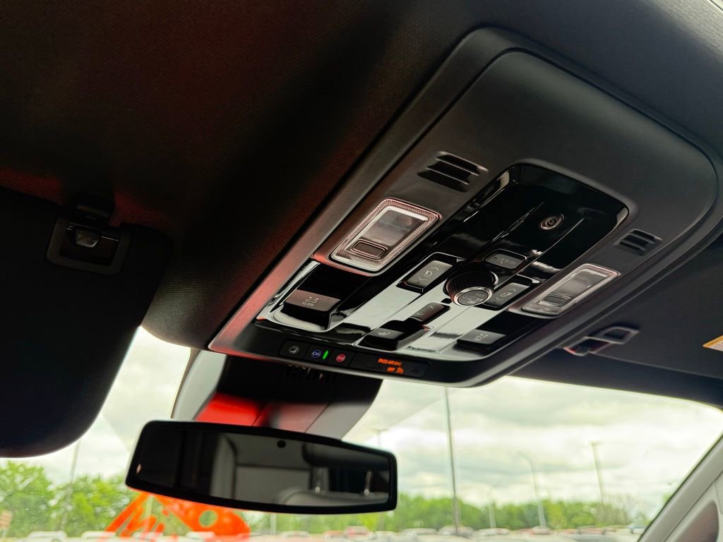 Used 2026 GMC Yukon Denali w/ Sun & Power Step Package image 19