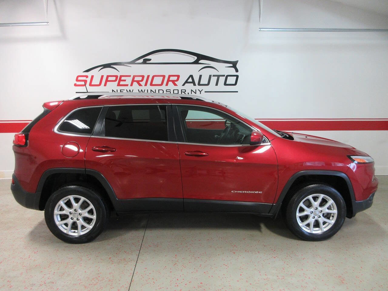 Used 2016 Jeep Cherokee Latitude w/ Cold Weather Group AWD/4WD image 5