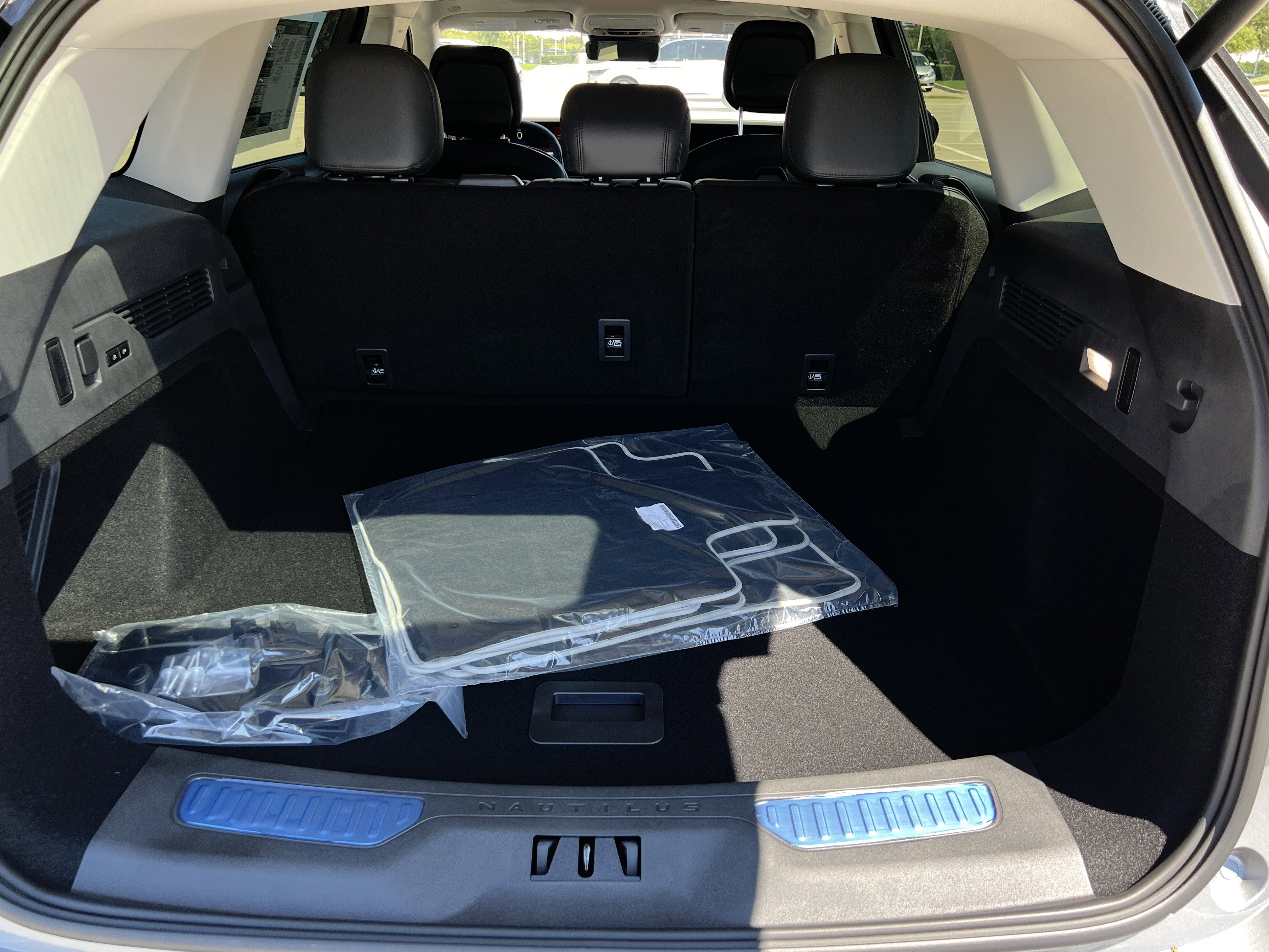 New 2025 Lincoln Nautilus Premier w/ Equipment Group 102A image 33