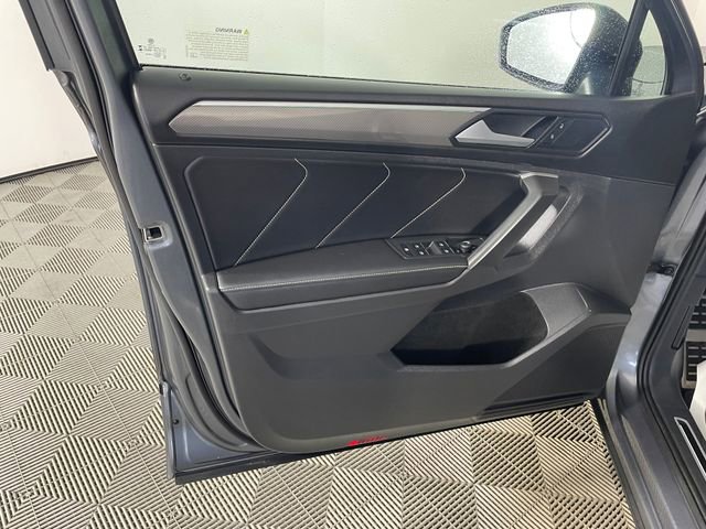 Used 2023 Volkswagen Tiguan SE R-Line FWD image 17