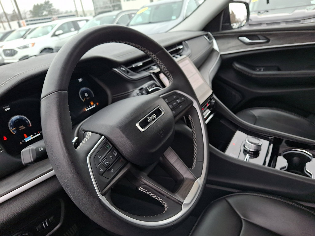 Used 2023 Jeep Grand Cherokee L Limited image 25
