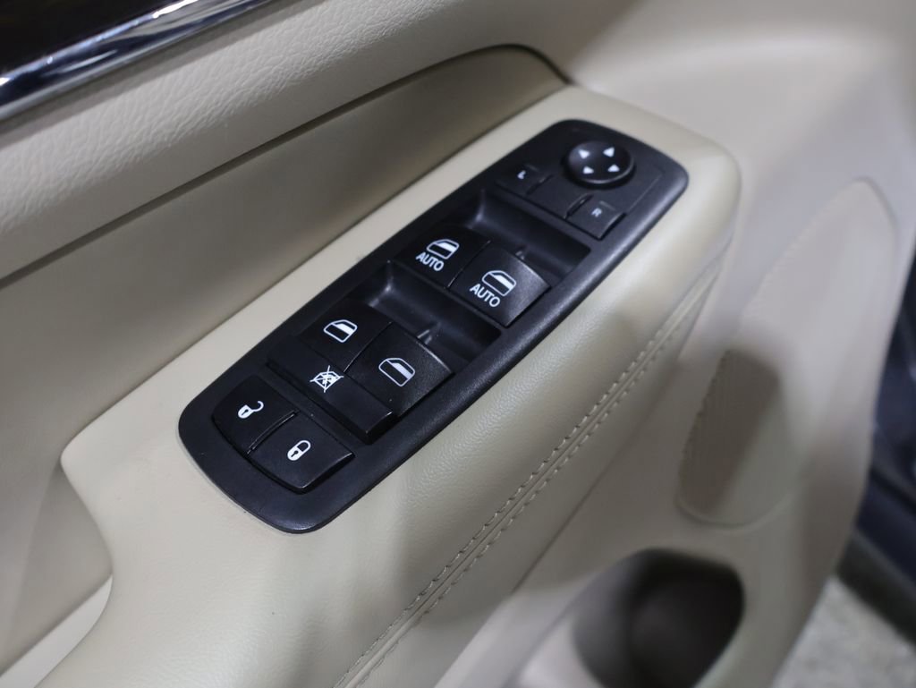 Used 2018 Jeep Grand Cherokee Limited image 16